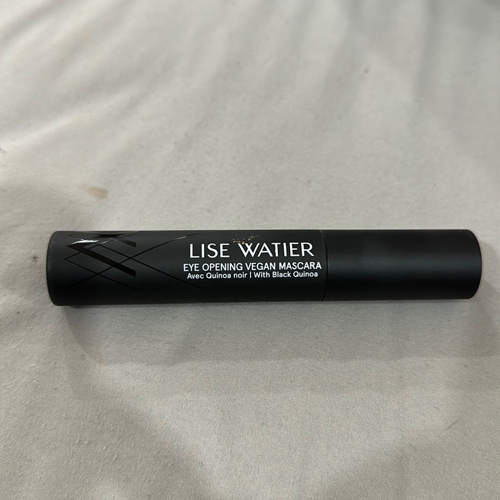 LISE WATER
EYE OPENING VEGAN MASCARA
Ave Quinoa noir I with Black Quinoa